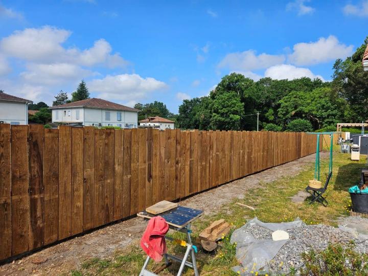 Nous fabriquons des clôtures en bois assurant votre sécurité