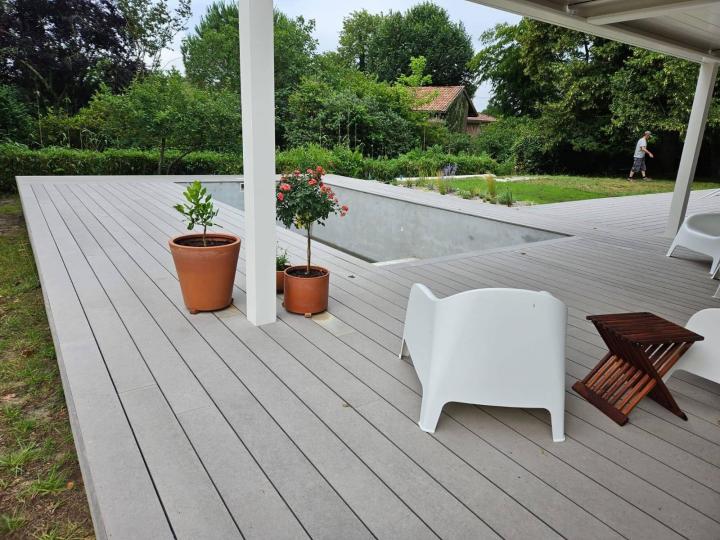 Nous construisons des terrasses en bois résistantes et esthétiques.