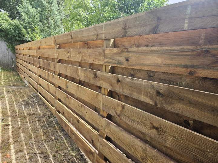 Clôture bois soignée Les Landes