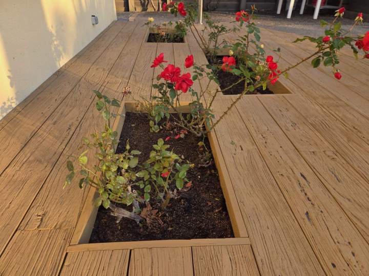 Travaux de pose de terrasse en composite Regalboard Landes