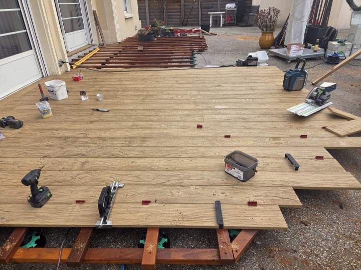 Installation d'une terrasse en composite Les Landes