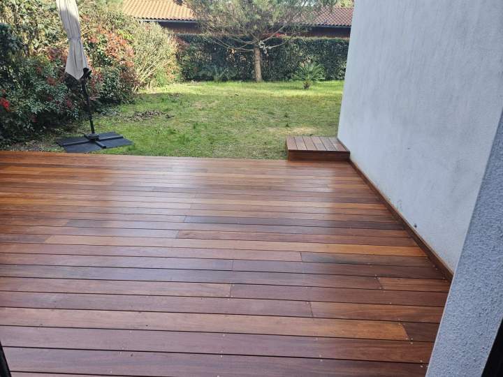 Terrasse en bois soignée Les Landes